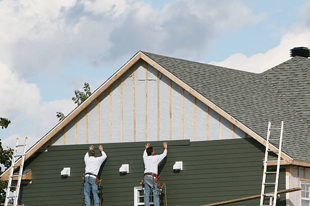 Professional Siding technician working in Laneview, VA
